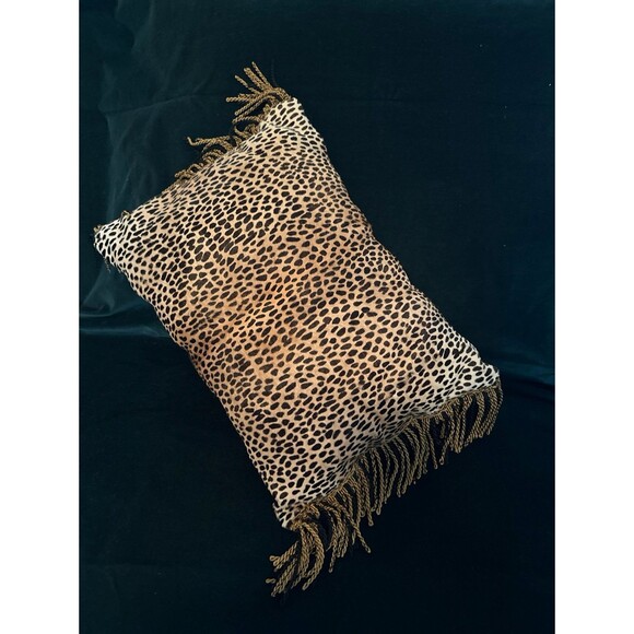 Cheeta pillow with gold and black fringes - Picture 2 of 8